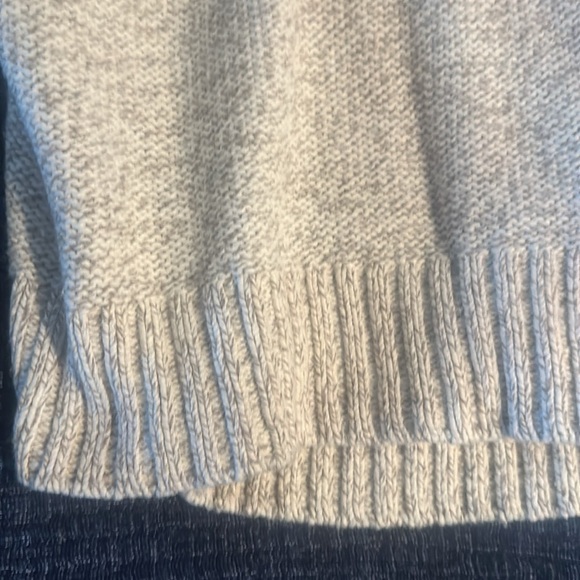 Perfect condition banana republic sweater made with Italian Yarn. XL size. - Picture 4 of 4